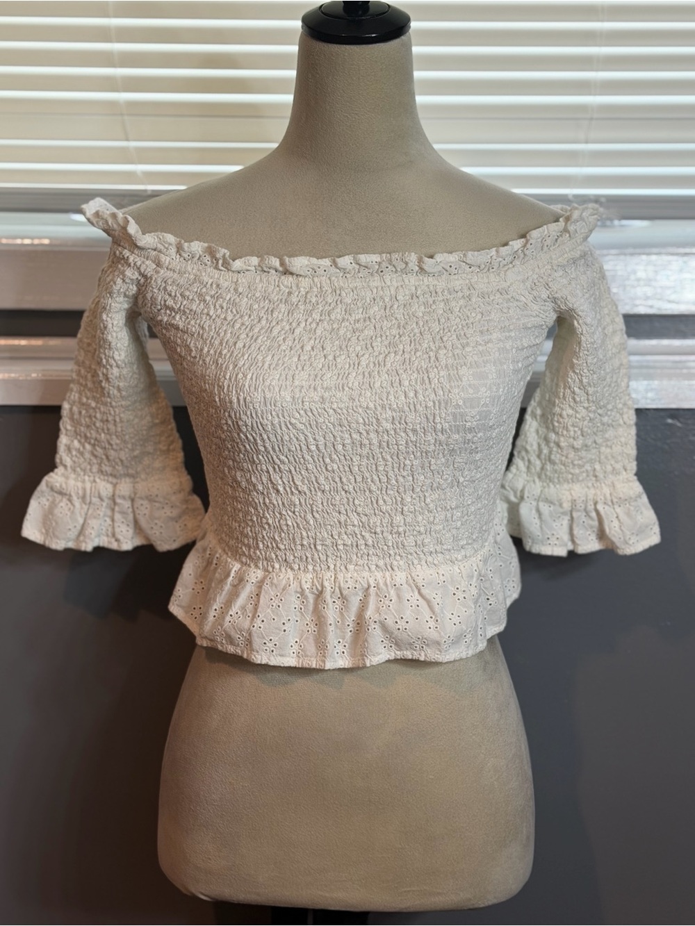 American Eagle White Smocked Off Shoulder Eyelet Ruffle Top XS - Picture 5 of 9